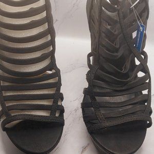 Shiekh Women Heels Black  5 inches Tall (EUC)